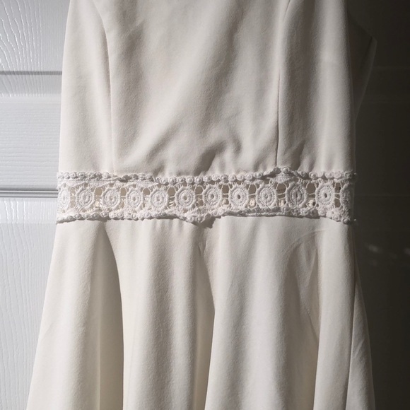 White dress - Picture 2 of 5